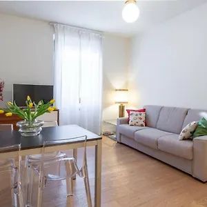 https://hintown-apartment-window-to-the-vertical-forest.italymilanhotels.net
